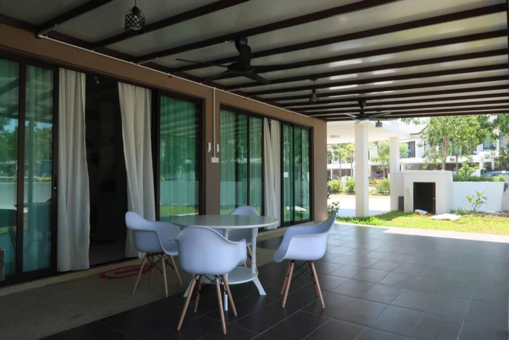 Promo Private Luxurious Nilai Vacation Home Exterior photo