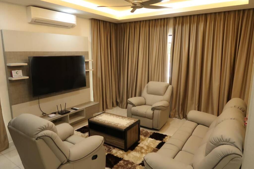 Promo Private Luxurious Nilai Vacation Home Exterior photo